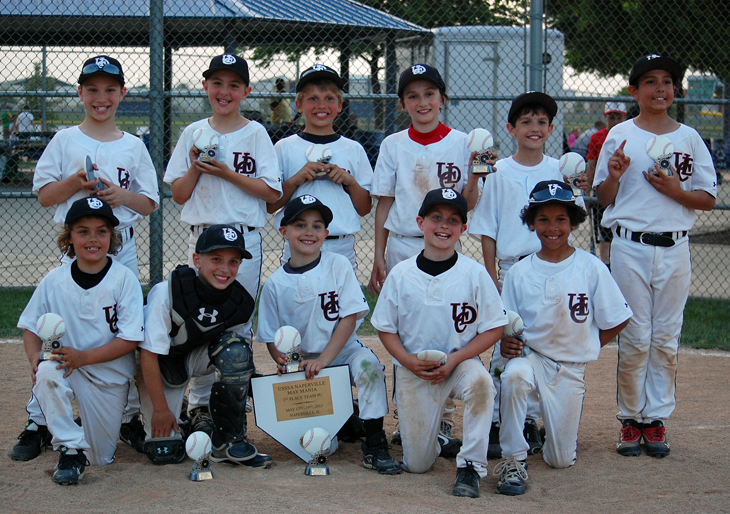 The Upper Deck Cougars win the USSSA Naperville May Mania